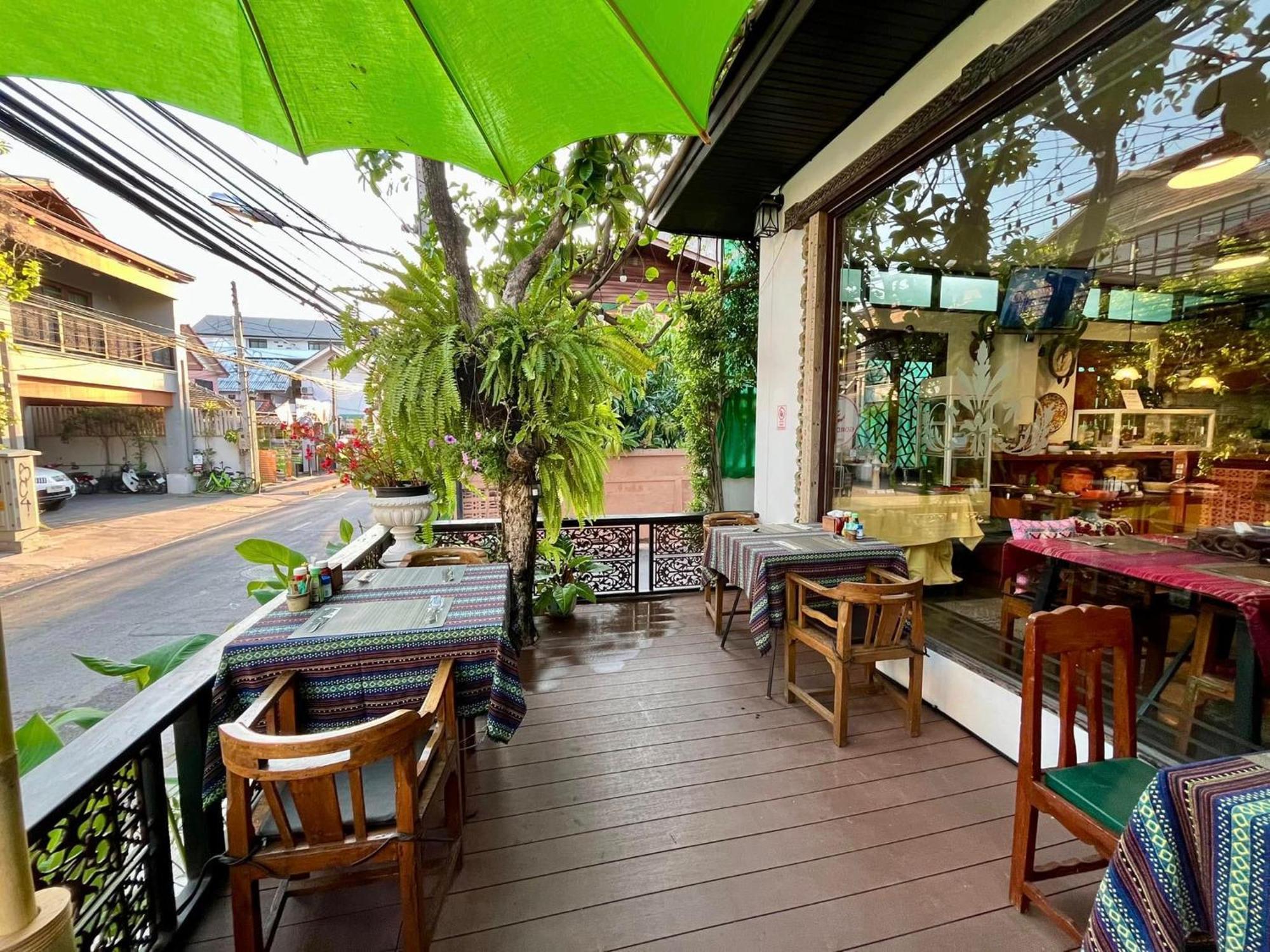 Baan Huenphen Boutique Hotel Чиангмай Экстерьер фото