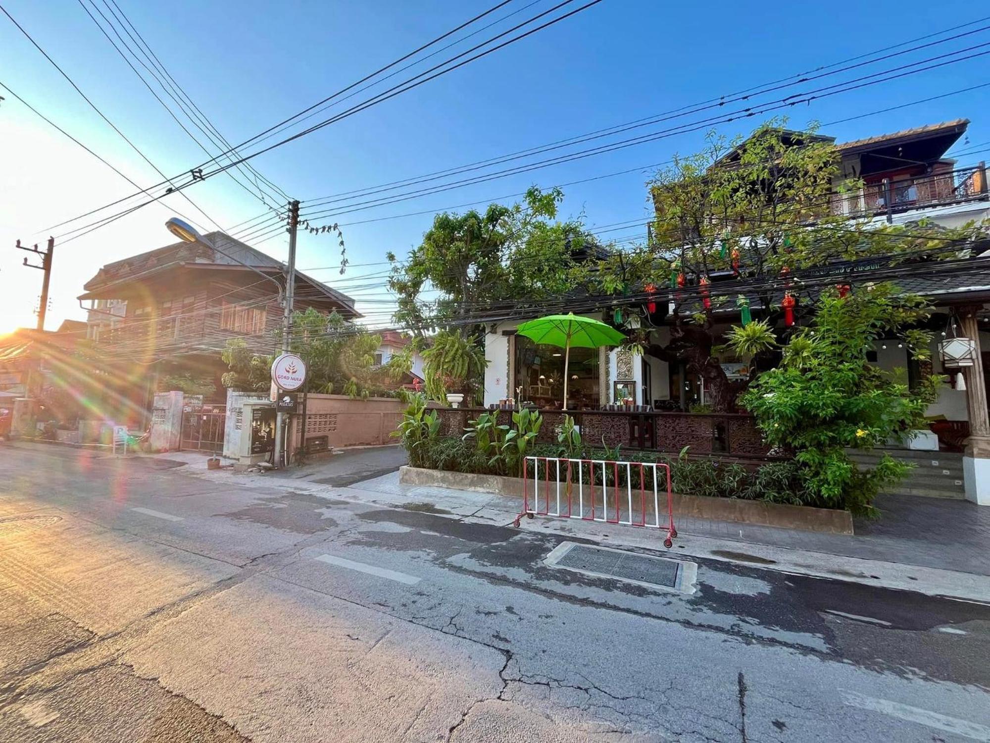 Baan Huenphen Boutique Hotel Чиангмай Экстерьер фото